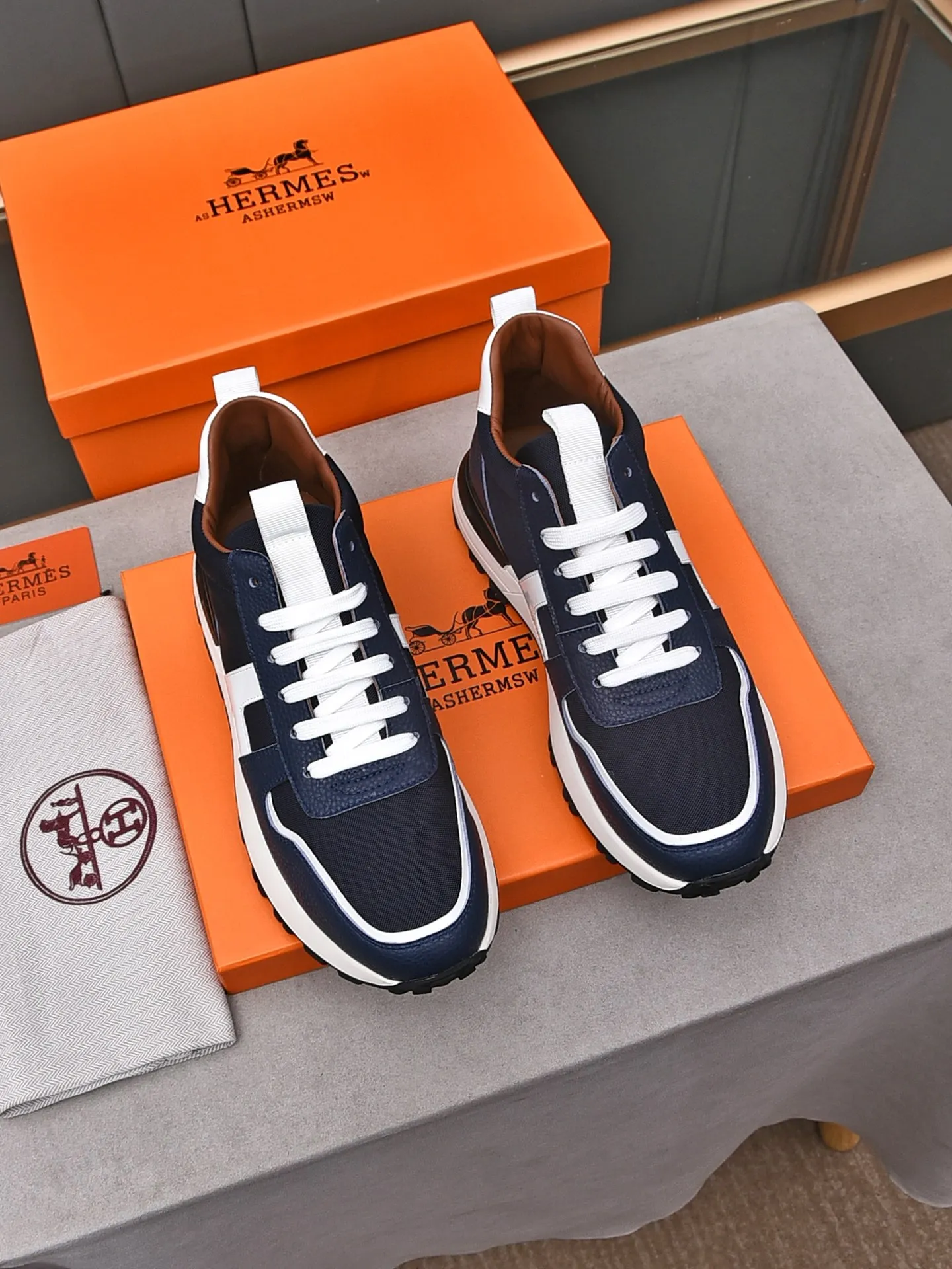 📛📛📛PPP480 (Hermes high-top)🆕Men's color-blocked sneakers, decorated with textured calfskin details. Spliced ​​with original cowhide, this shoe draws inspiration from the equestrian world, integrating technical details and practical functions. Breathable sheep lining, rubber wear-resistant outsole, high-end quality, every detail is perfectly combined! Size: 38-44 (45 can be customized)